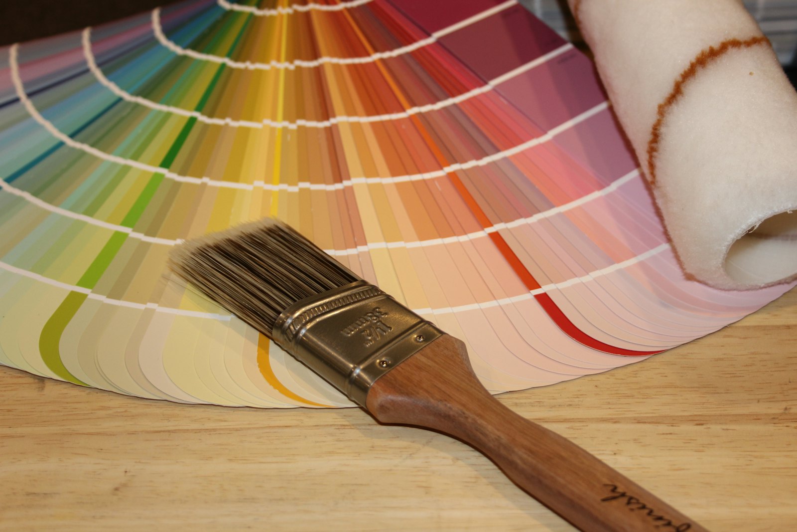 Brush on a colour fan deck